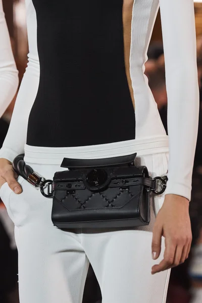 Look 18